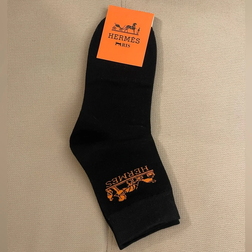 Classic Equestrian Graphic Cotton Blend Socks – Sleek Black & Orange